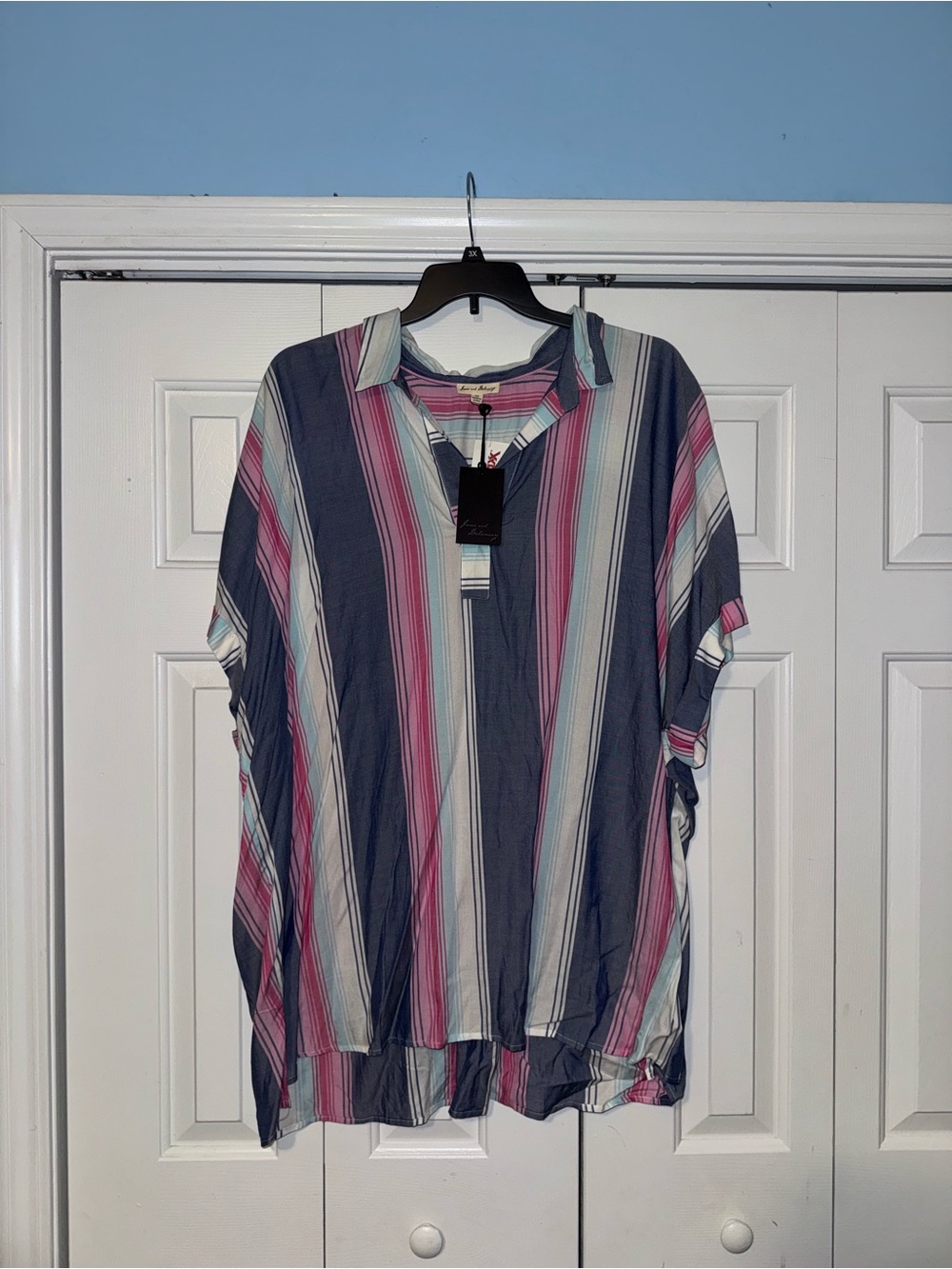 Plus Size Flowy V-Neck blouse in Navy, Pink & Light Blue